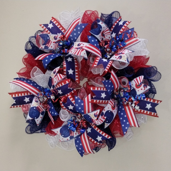 Patriotic Flag Wreath 22" - Picture 3 of 7